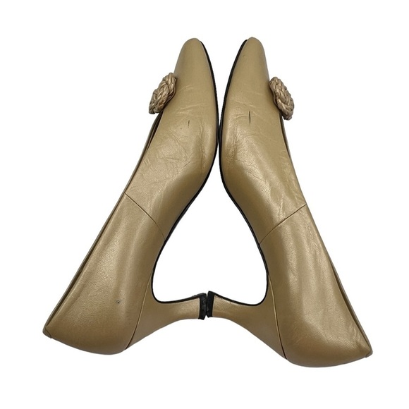 Amanda Smith Gold Twister Pointed Toe Flower Pumps Size 6 Women's - Picture 5 of 8